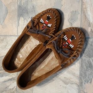 Minnetonka Thunderbird Beaded Moccasins Size 10